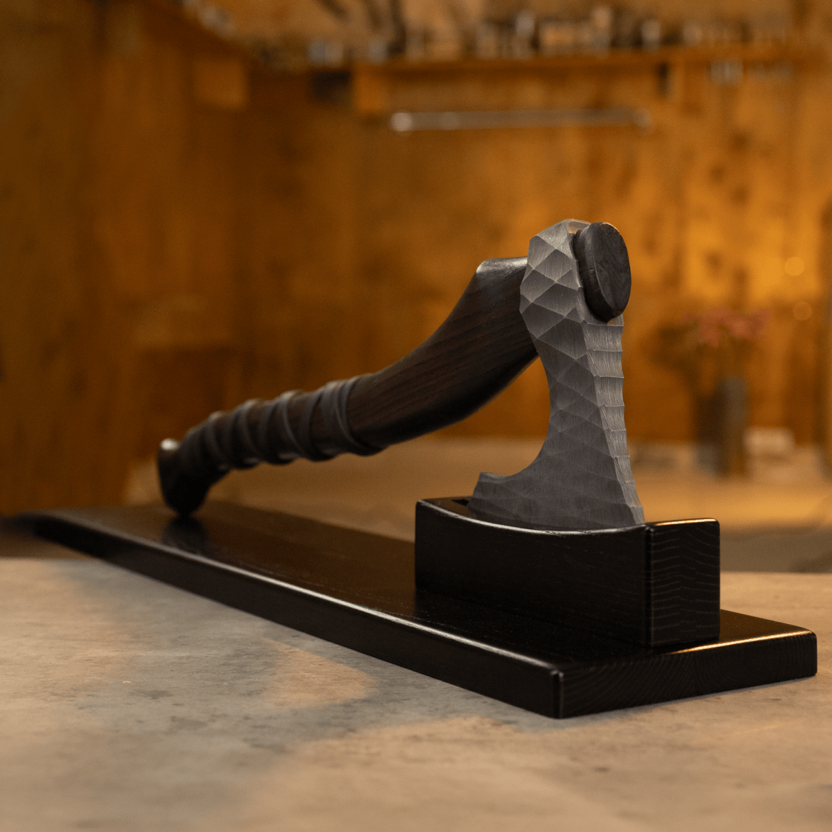 Hand forged axe “Sterk Vorley” with leather cover