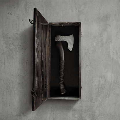 Hand forged axe “Sterk Vorley” with leather cover