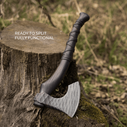 Hand forged axe “Sterk Vorley” with leather cover