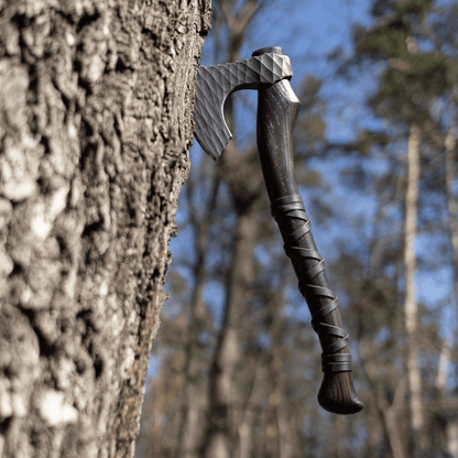Hand forged axe “Sterk Vorley” with leather cover